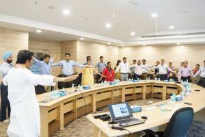 Bodhi takes Polaris executives through breathing practice