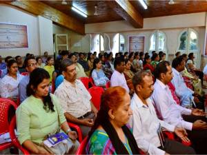 Bodhi leads parents in Meditation at MPP event in Mumbai
