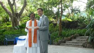 Bodhi receives plaque from Monterrey Tec